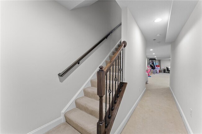 Building Photo - 433 Fairmont Dr