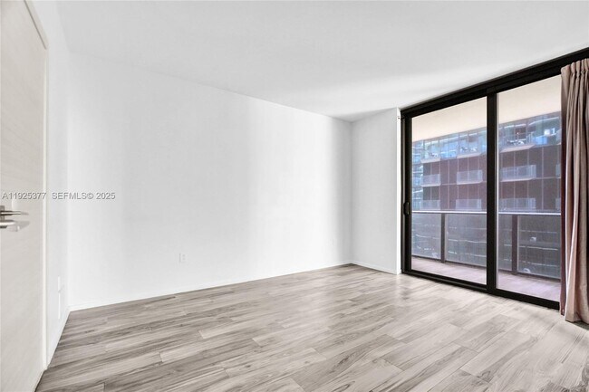 Building Photo - 801 S Miami Ave