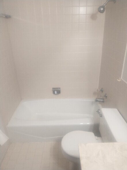 Building Photo - 4863 Vermilion Dr