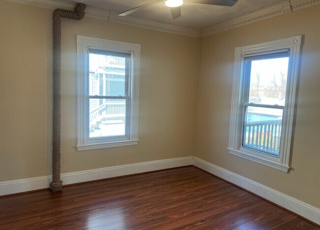 Building Photo - 369 Savin Hill Ave