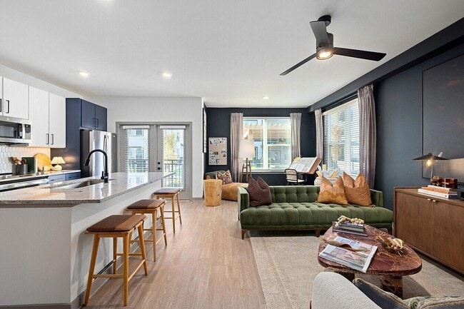 Building Photo - 3812 W Montague Ave