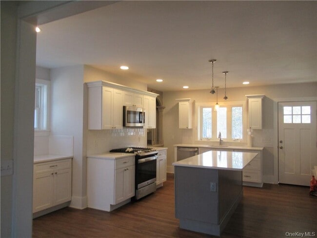 Building Photo - 198 Big Island Rd