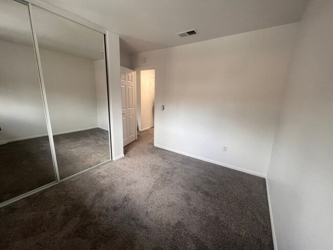 Building Photo - MOVE IN SPECIAL**UPDATED 3BR/1.5BA CONDO i...