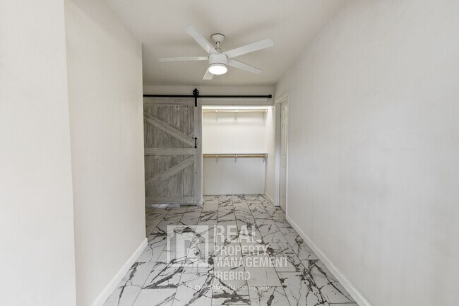 Building Photo - 1108 S Lebanon Ln