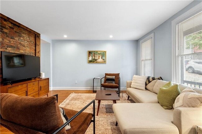 Building Photo - 1207 Linden Pl