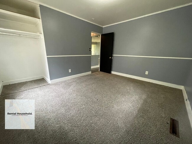 Building Photo - 2-Bedroom Ranch Move-In Ready!!