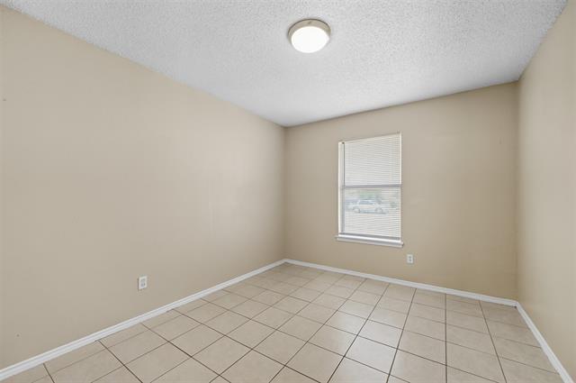 Building Photo - 3414 Colonial Dr