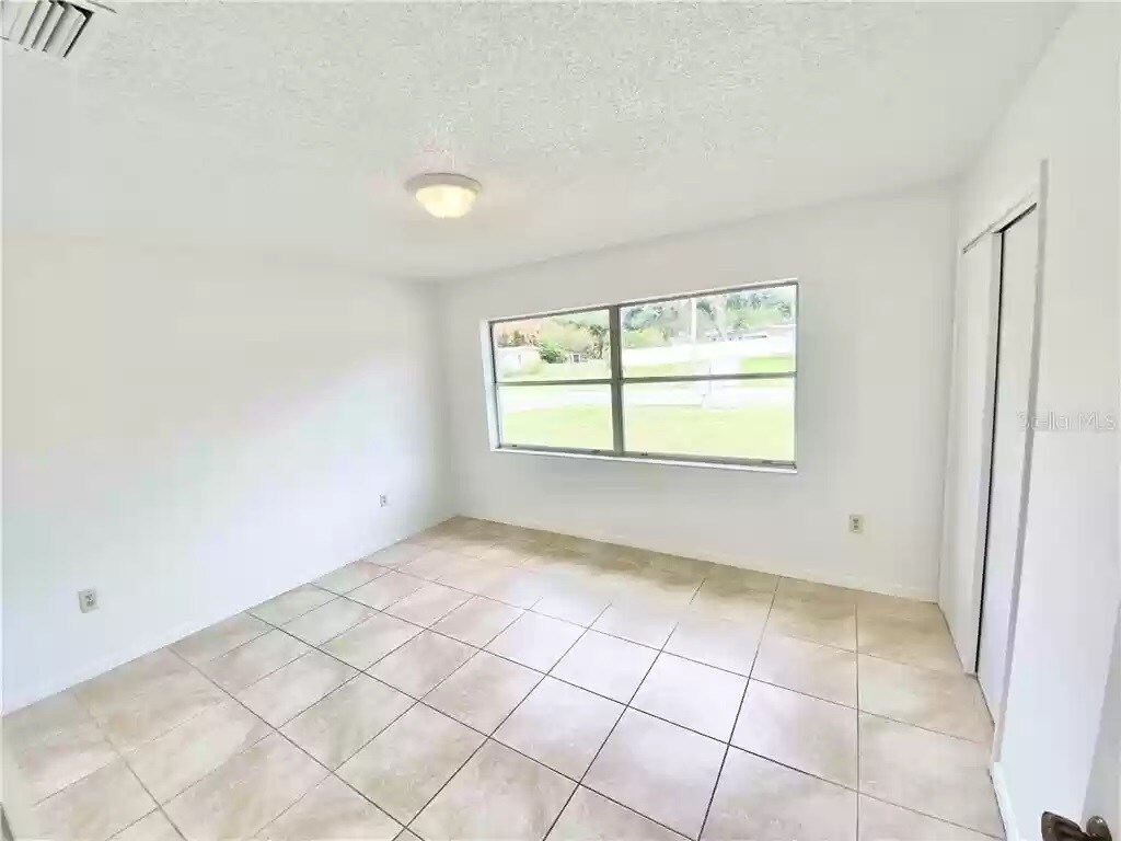 Building Photo - 1709 Lakewood Ave