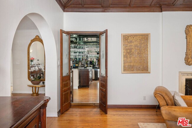 Building Photo - 4734 Los Feliz Blvd
