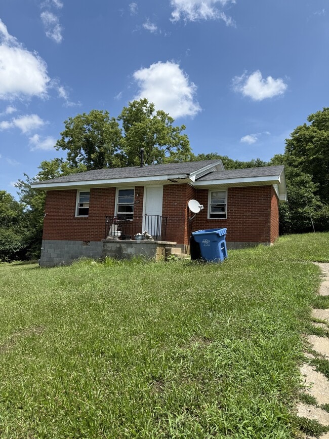 Primary Photo - 704 S 4th St
