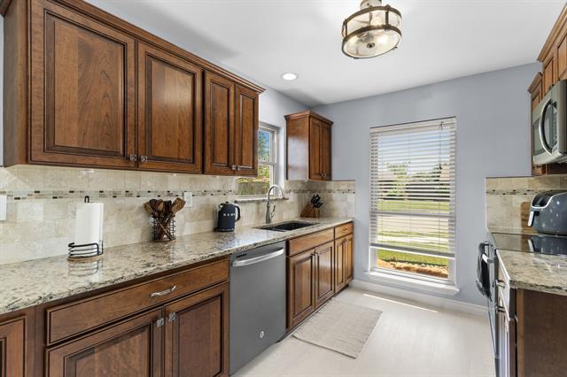 Building Photo - 2113 Victoria Rd