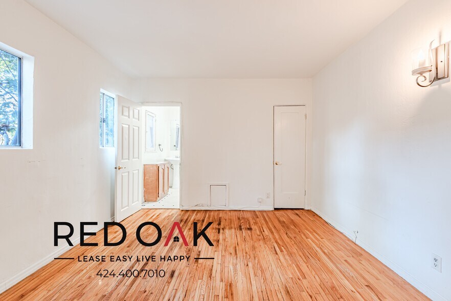 Building Photo - 407 S Coronado St