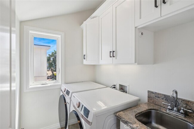 Building Photo - 6111 Seashore Dr