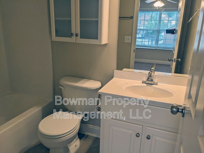 Building Photo - 460 S Barnett Shoals Rd