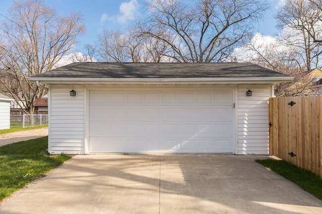 Building Photo - Newly Renovated Craftsman Bungalow