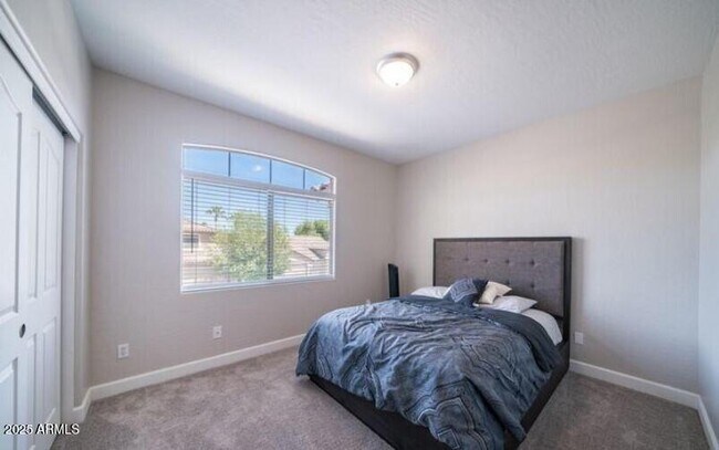 Building Photo - 3924 S Hollyhock Pl