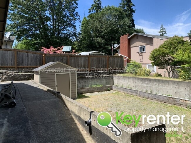 Building Photo - 1355 E 44th St