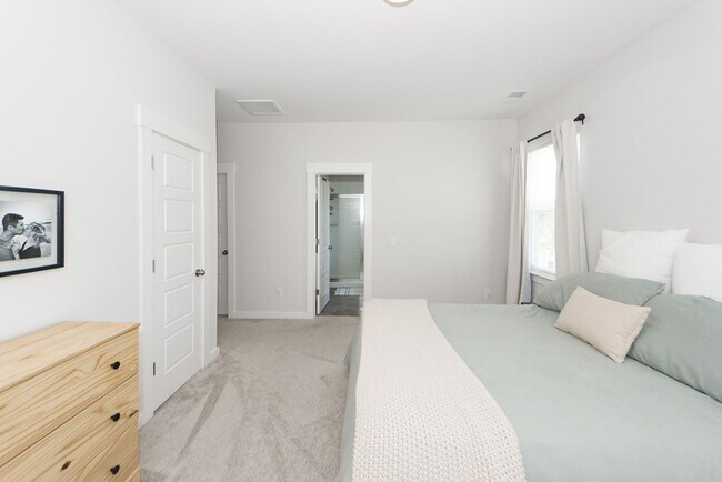 Building Photo - 3 Bedroom 2.5 Bath Single Family Home in Mixson
