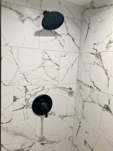 Building Photo - 611 Fairgrove Ave