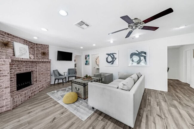 Building Photo - 5474 Imogene St