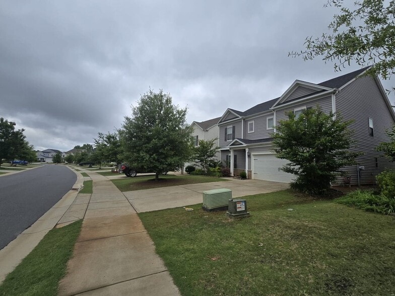 Building Photo - 3092 Cedric Ct