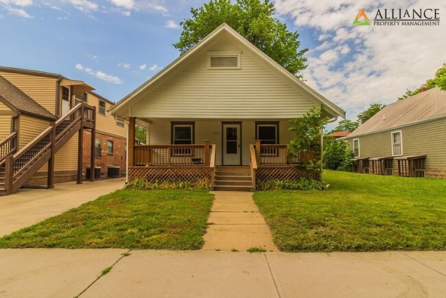 Building Photo - Ideal Location! Next to KSU!