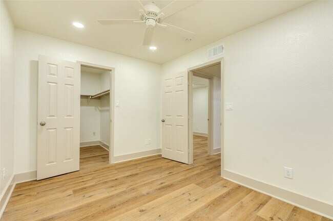 Building Photo - 2305 55th St