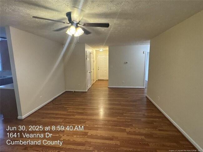 Building Photo - 1641 Veanna Dr