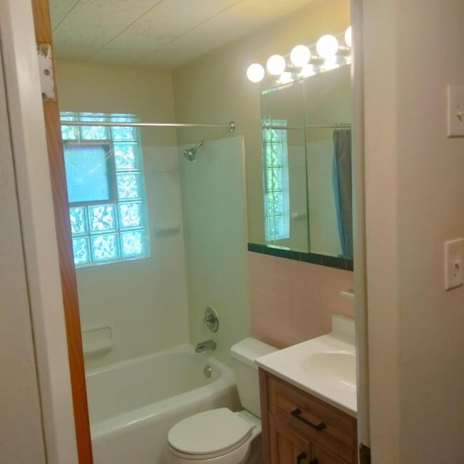 Building Photo - 1125 Walker Ave