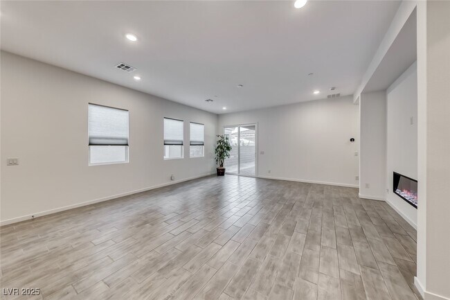 Building Photo - 102 Ibiza Lk Dr