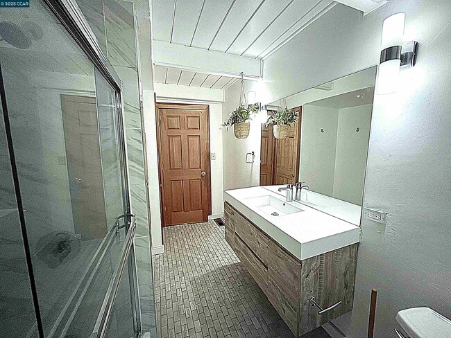 Building Photo - 1139 Sierra Vista Way