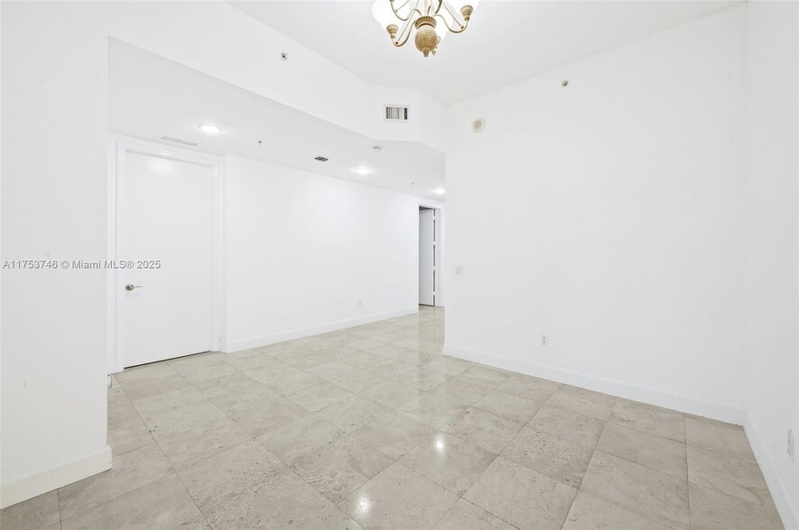 Building Photo - 15051 Royal Oaks Ln