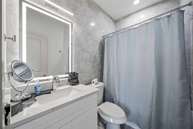 Building Photo - 1907 Hailey St