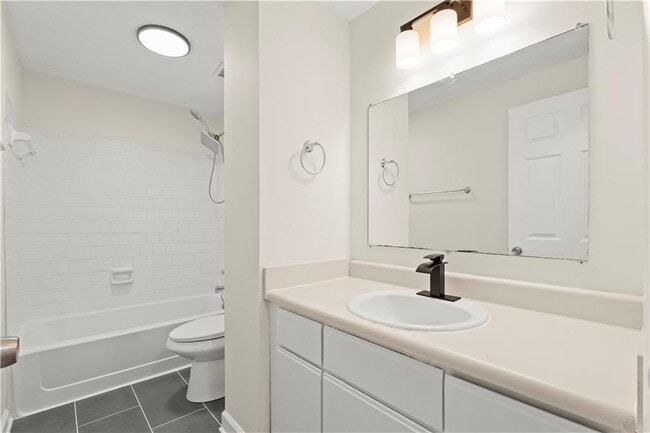 Building Photo - 2116 Scarbrough Rd