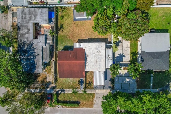 Building Photo - 1610 NW 33rd Ave