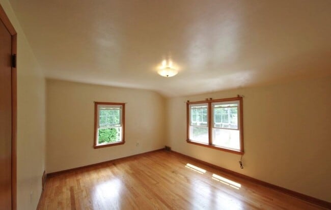 Building Photo - Sparks Street Duplex