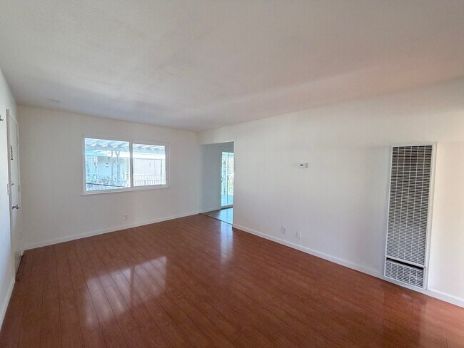 Building Photo - 879 Bing Dr