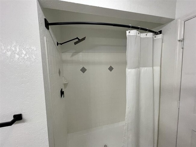 Building Photo - 827 Camargo Way