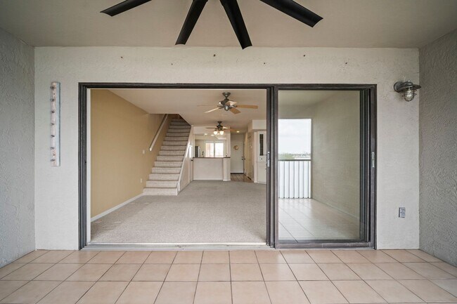 Building Photo - Stunning 2-bedroom, 2-bathroom condo with ...