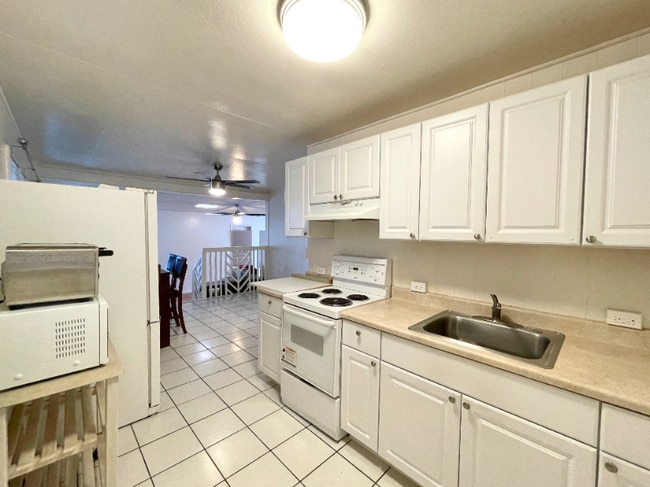 Building Photo - 1279 Manulani St