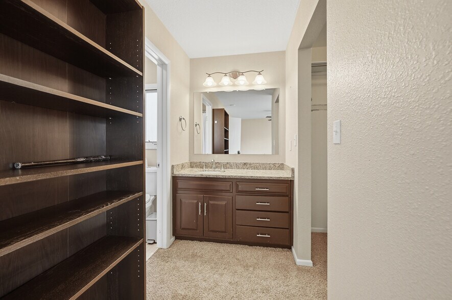 Building Photo - 1040 S Fulton St