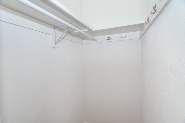 Building Photo - 65 Willow Ct