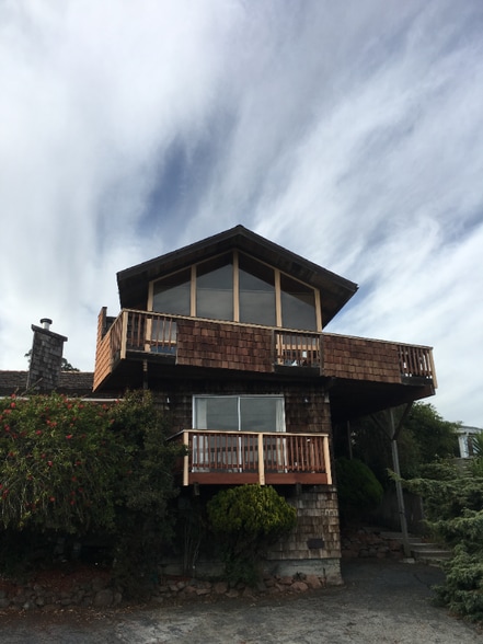 Building Photo - 2381 Paradise Dr