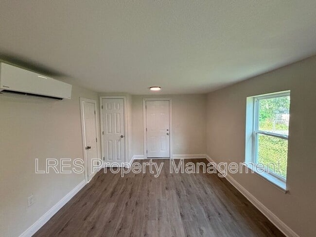 Building Photo - 710 1/2 Cypress Ave