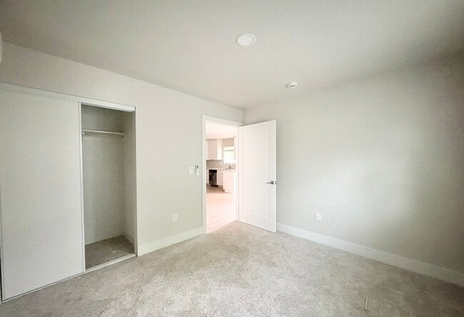 Building Photo - Beautiful 2-bedroom 1 bathroom in Roseville!