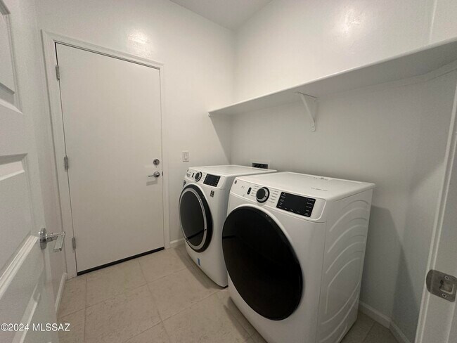 Building Photo - 10467 W Washburn St