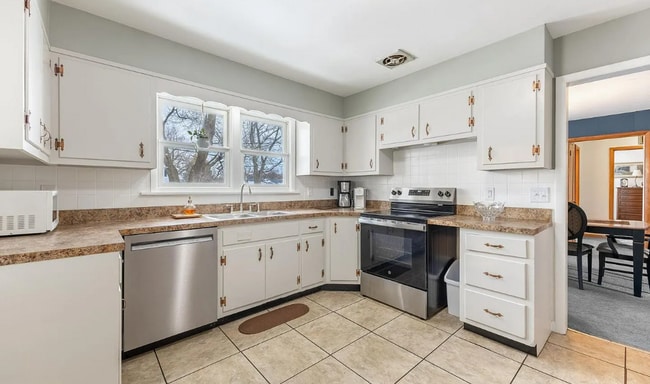 Building Photo - Charming 3 Bedroom in Overlook Heights