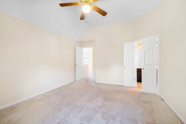 Building Photo - 1726 Rosenborough Ln S