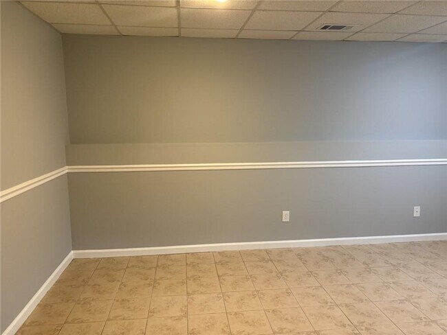 Building Photo - 5045 Bayberry Ct