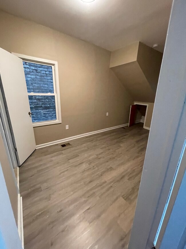 Building Photo - 1312 W Erie St